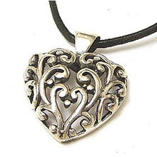 禾場925銀海盜系列 心型鏤空花復古銀吊墜，贈純皮項鏈，詮釋個性與浪漫
